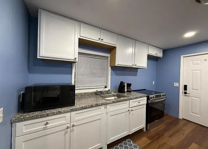 Quiet Comfort Near Downtown 2br 1ba Сasa de vacaciones